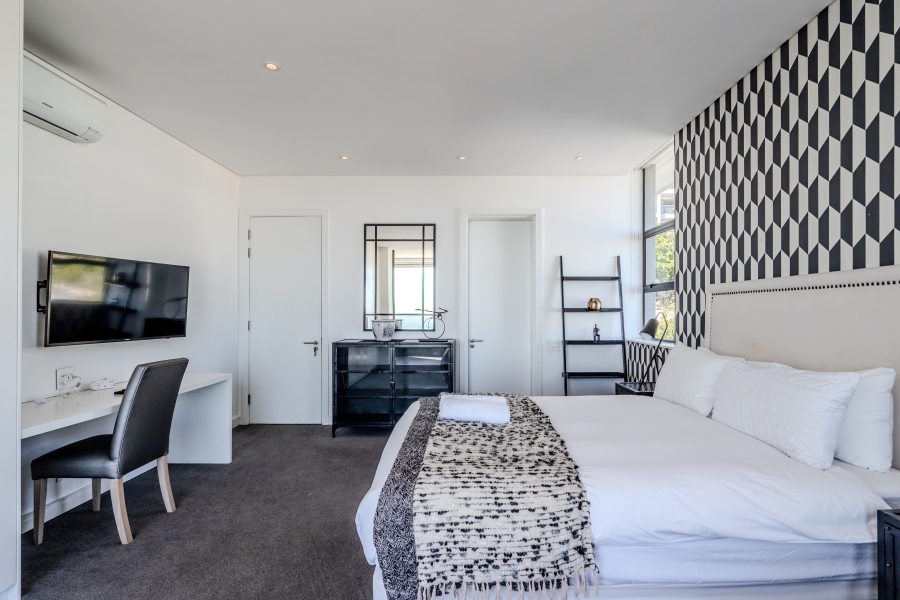 3 Bedroom Property for Sale in Sea Point Western Cape